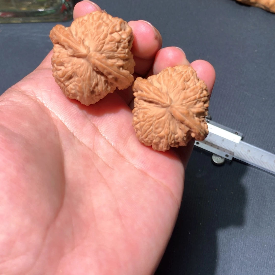 文玩核桃吊坠白狮子432