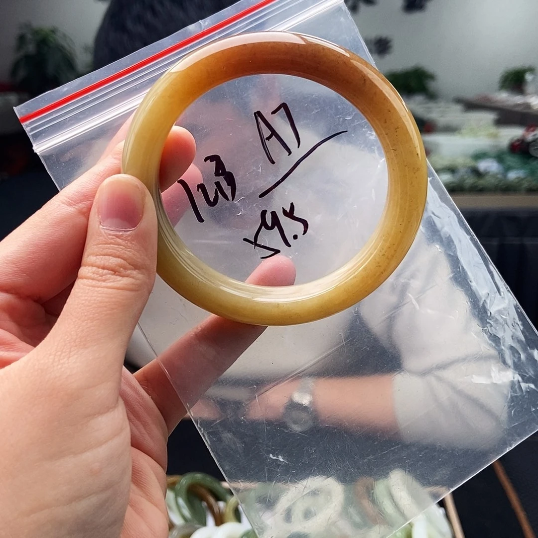 和田玉未镶嵌手镯拍一发一