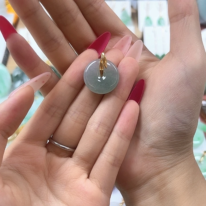 翡翠未镶嵌颈饰冰阳飘绿