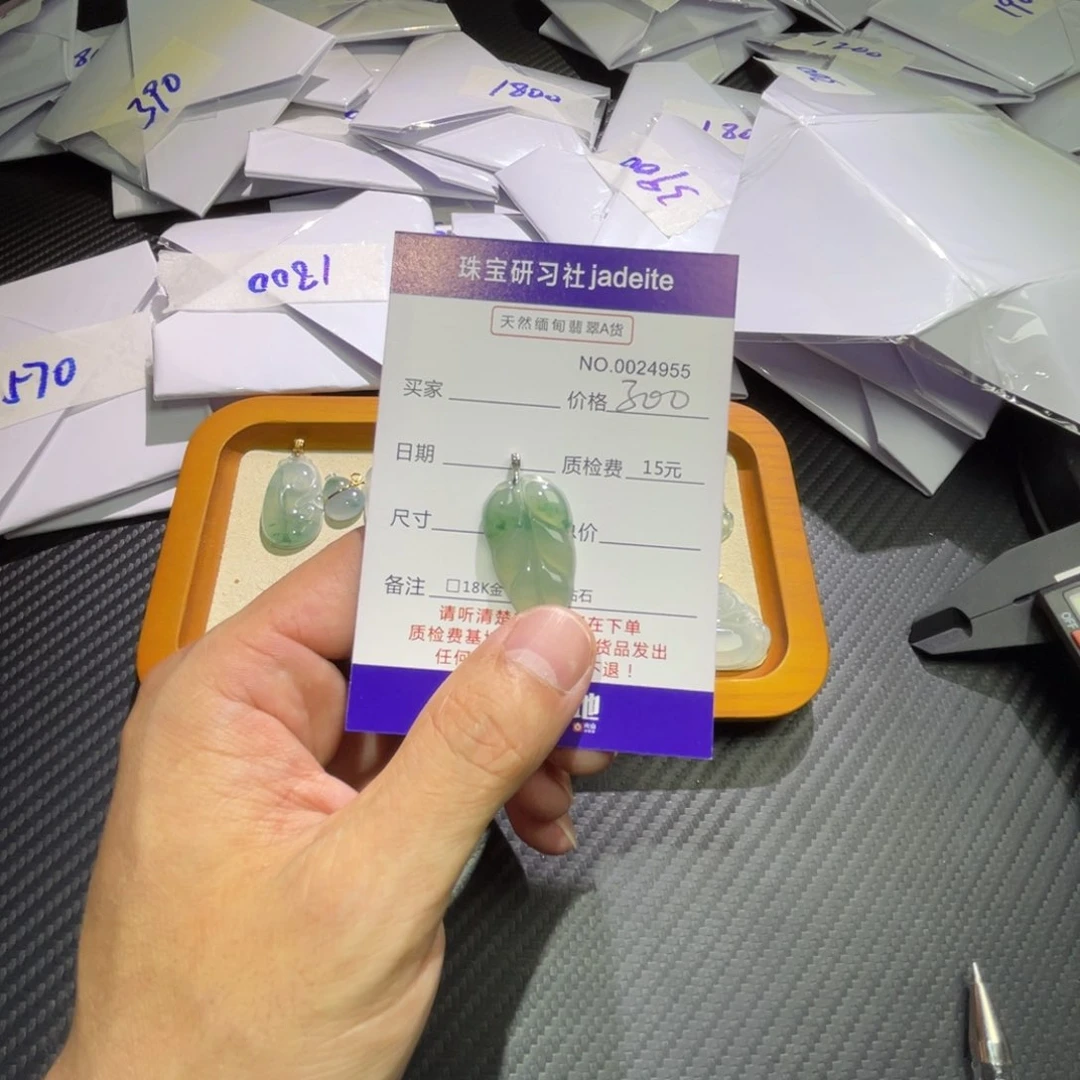 翡翠18K金镶嵌颈饰11111