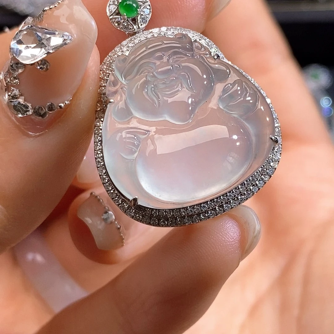 翡翠颈饰未镶嵌财神