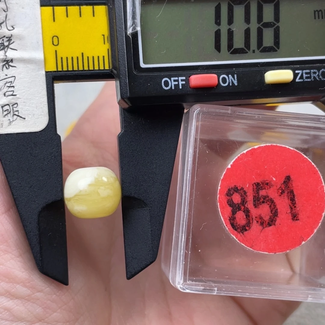 蜜蜡未镶嵌珠宝奇石