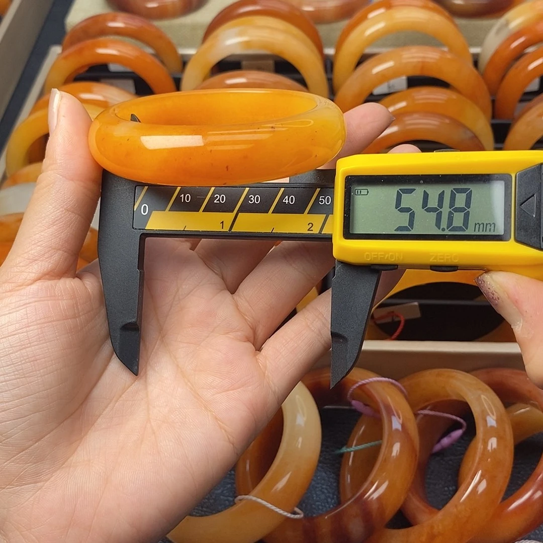 未镶嵌石英质玉（黄龙玉）手镯76号