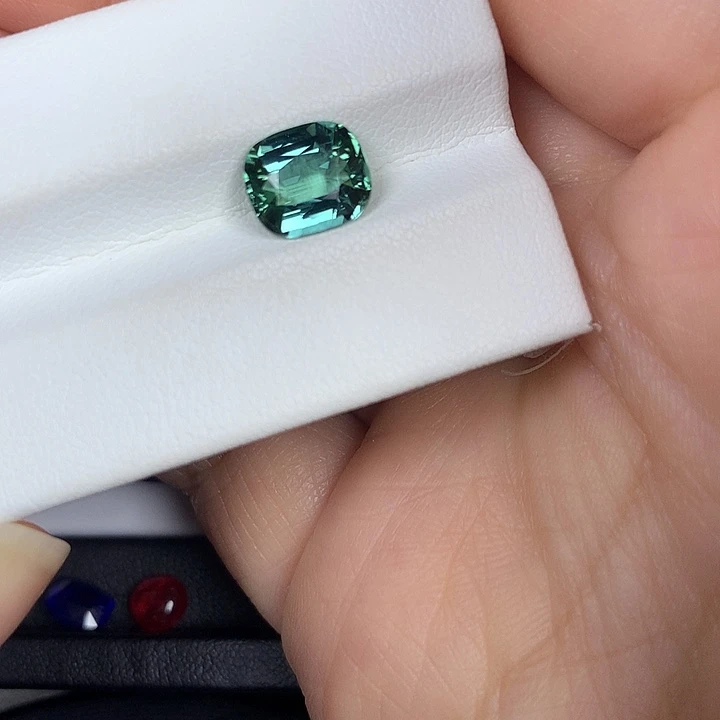 碧玺未镶嵌裸石2.2ct拉贡