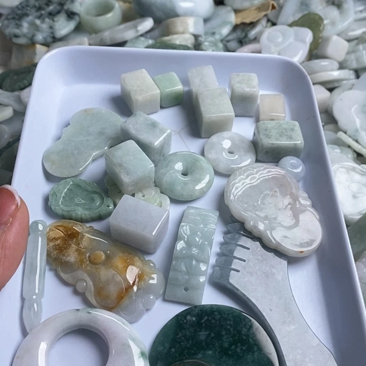 翡翠未镶嵌颈饰天然翡翠073