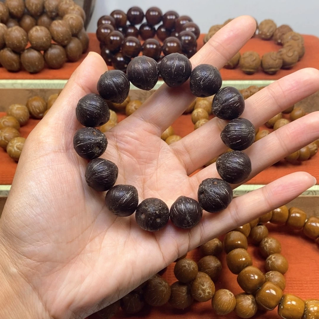 李***森紫金鼠手串17黑金飞碟