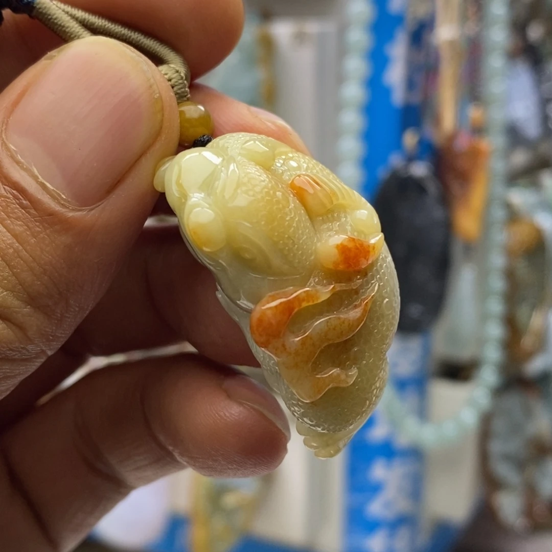 翡翠未镶嵌颈饰金蟾