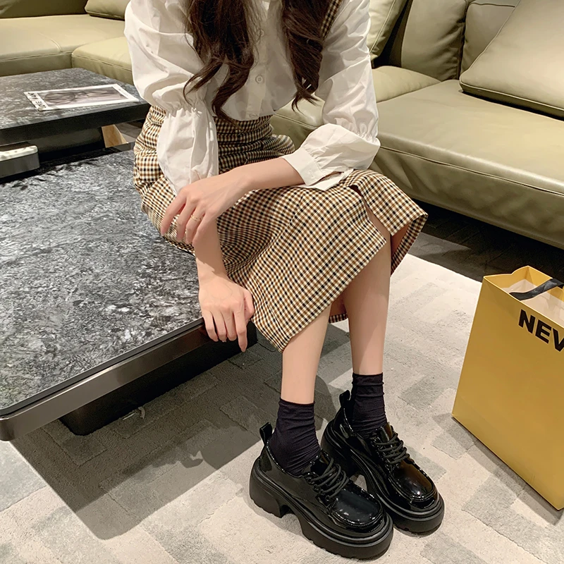 圆头厚底系带单鞋女2025春季新款百搭复古增高粗跟英伦风小皮鞋