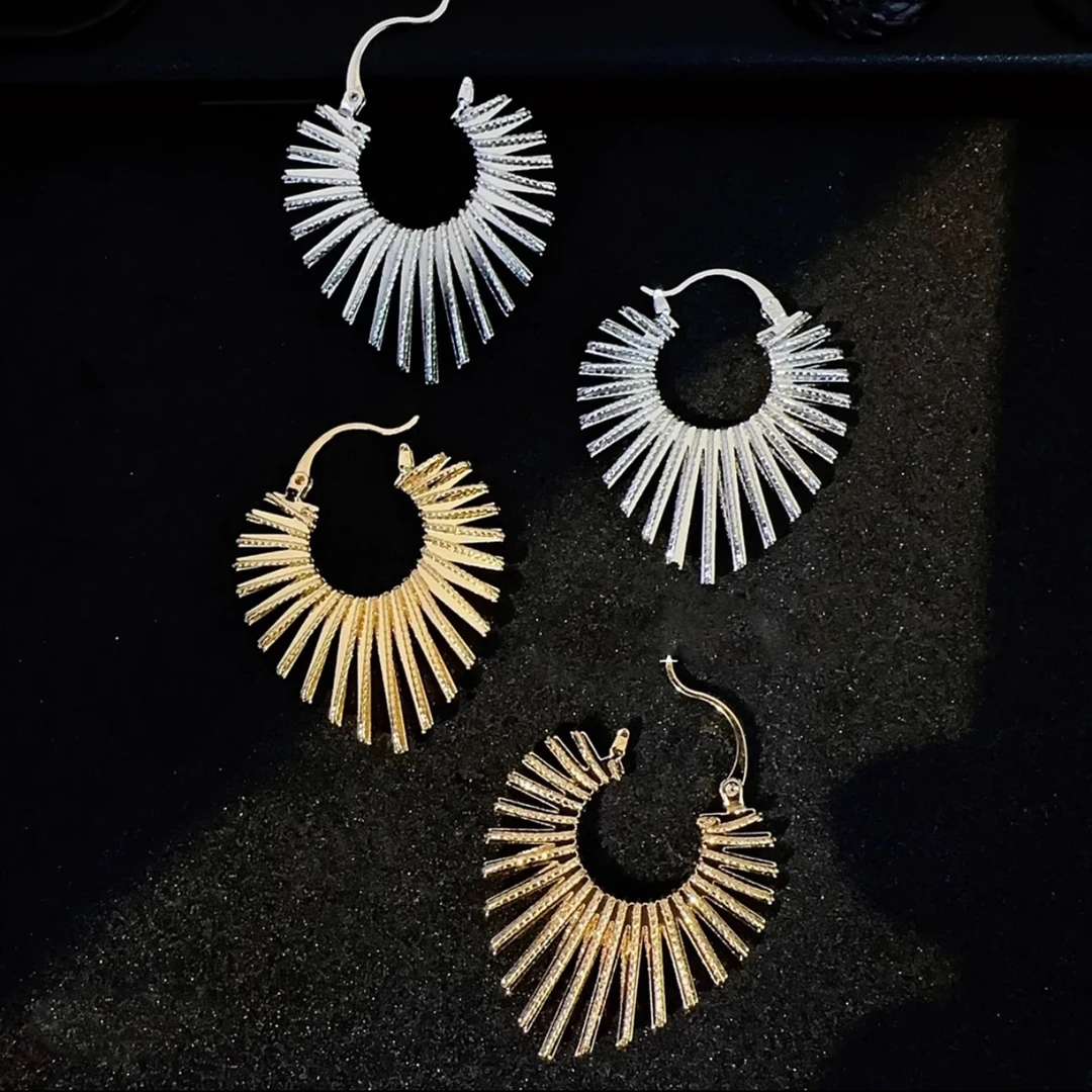 欧美夸张线条桃心耳扣耳环个性小众设计高级感时尚耳饰2025新款女