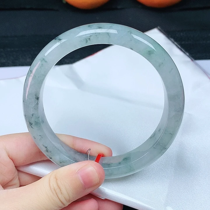 翡翠手镯未镶嵌60圈