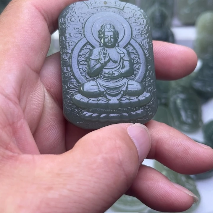 颈饰未镶嵌和田玉（糖玉）