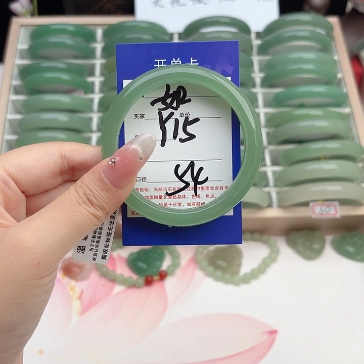 未镶嵌手镯石英质玉