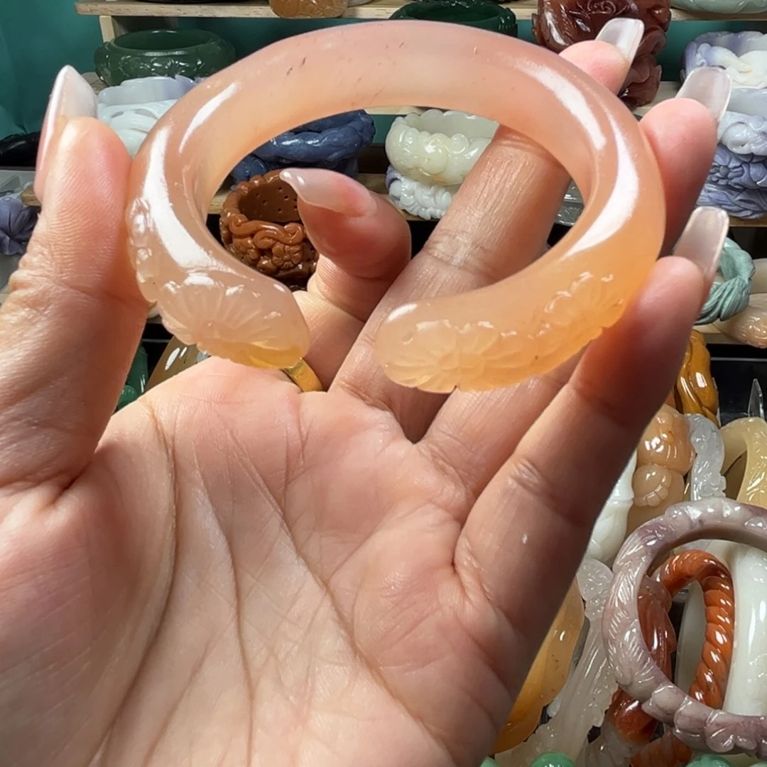 石英质玉未镶嵌纯手工雕刻手镯