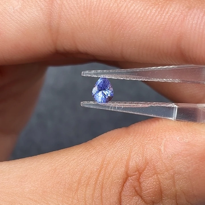 坦桑石未镶嵌裸石天然无烧坦桑石水滴精品全净