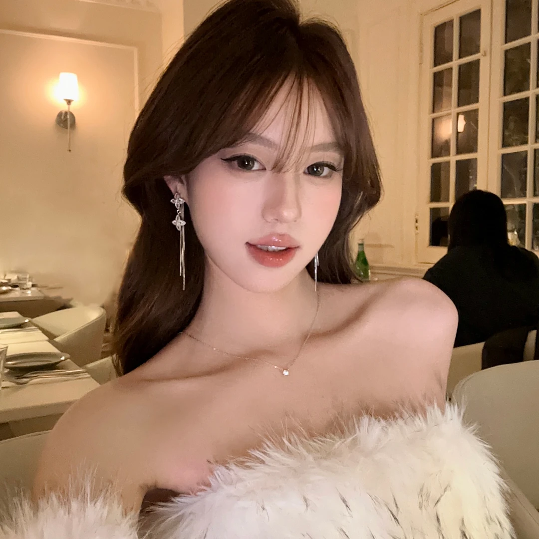 铜合金锆石耳饰 冬日美纪 闪锆四叶草后挂式流苏耳环女超好看耳饰