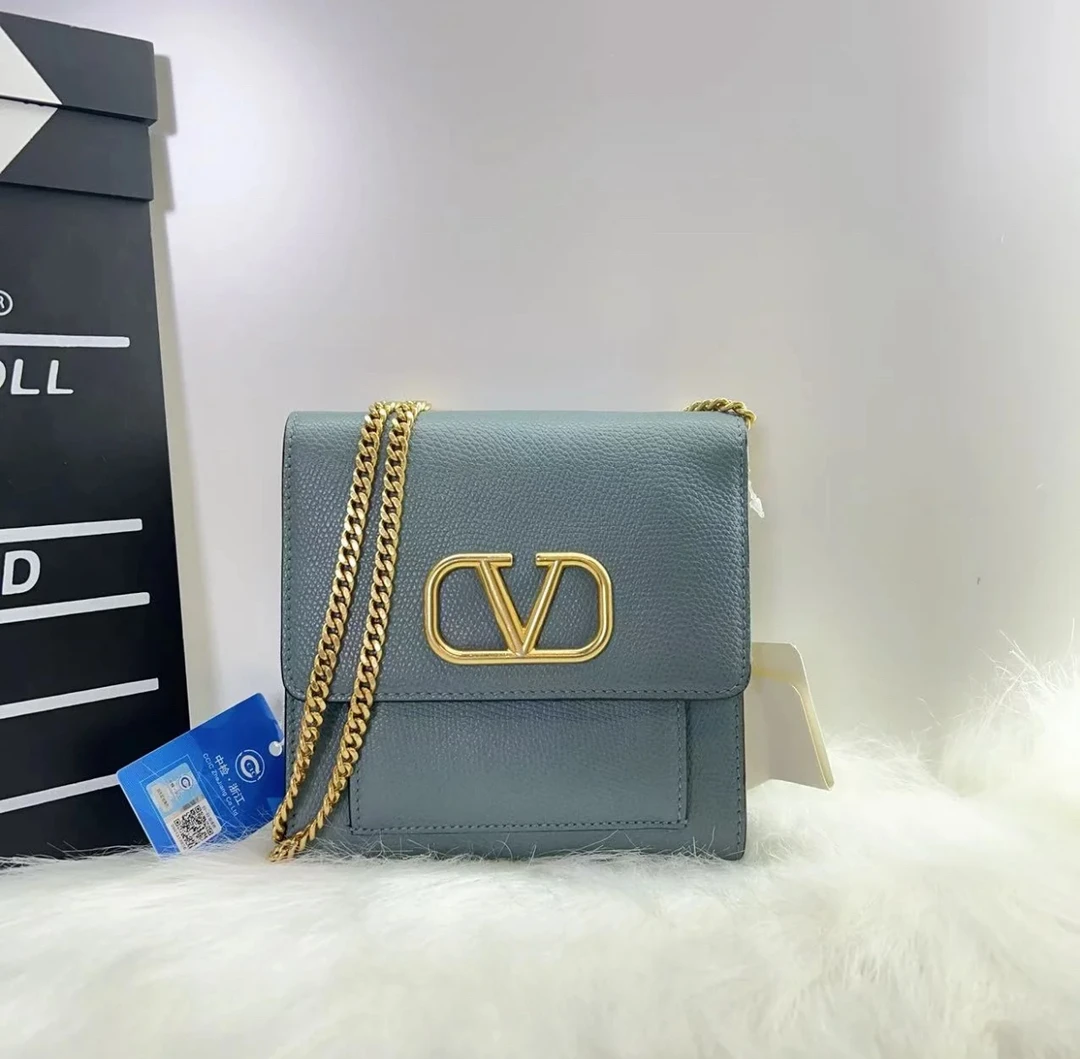 95新 Valentino/华伦天奴 华伦天奴鱼子酱雾霾蓝斜跨包11325