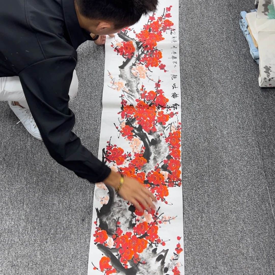 国画卖字画的小男孩