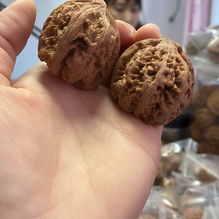 文玩核桃把件41红皮粗筋