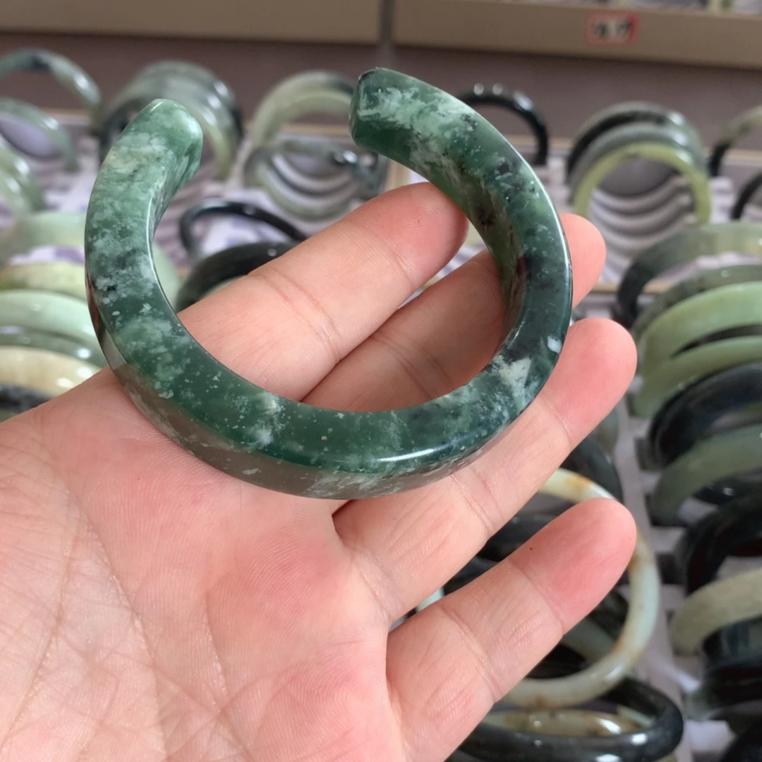 S***p蛇纹石玉未镶嵌手镯