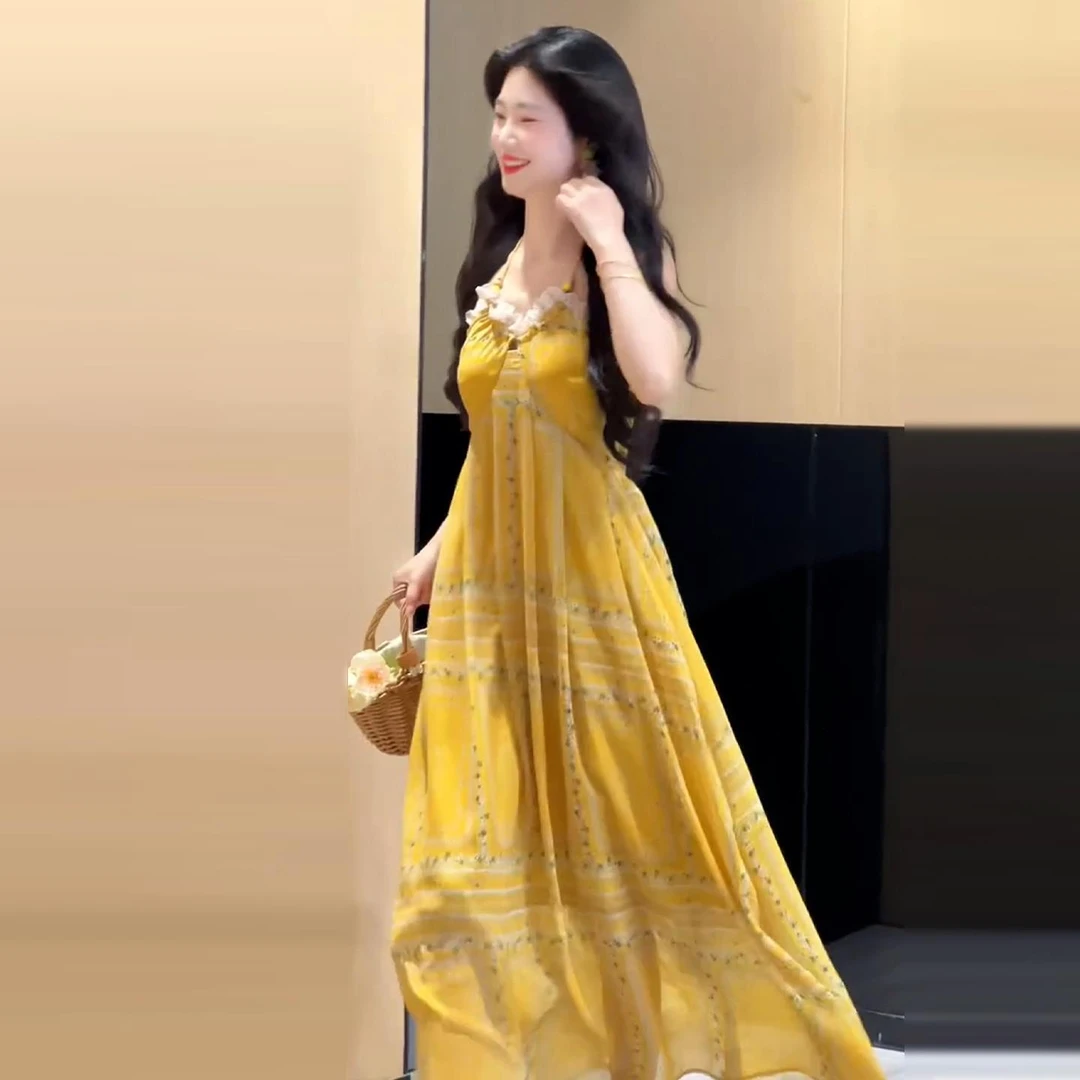 法式气质黄色吊带连衣裙子女夏季2025新款爆款海边度假风沙滩长裙