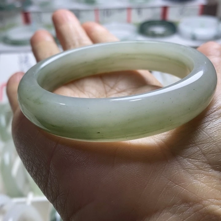 石英质玉（天山翠）未镶嵌手镯