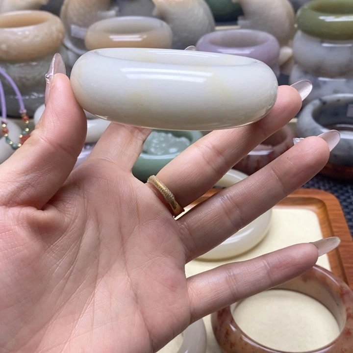 石英岩玉手镯未镶嵌唯****生