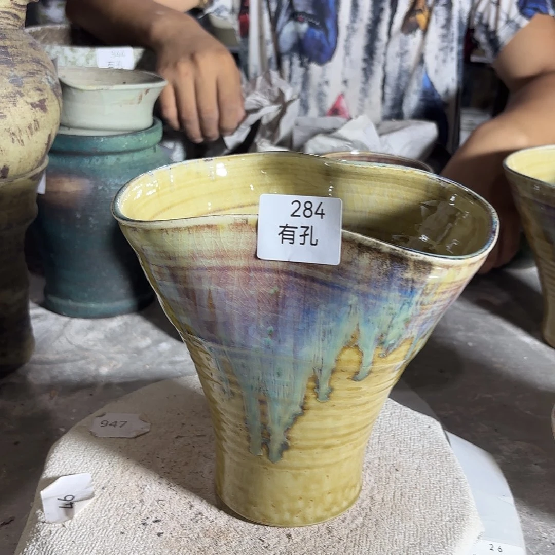 摆件高18，口18，有孔284