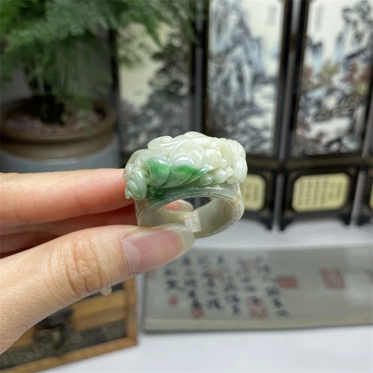 22.3老料飘绿喜上眉梢雕花戒圈扳指 天然翡翠A货  玥琳琅