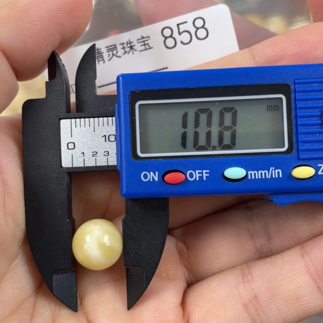 未镶嵌琥珀珠宝奇石