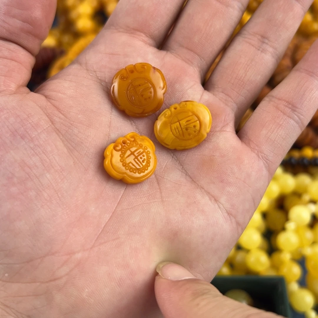 琥珀未镶嵌珠宝奇石多样性发货其中一件