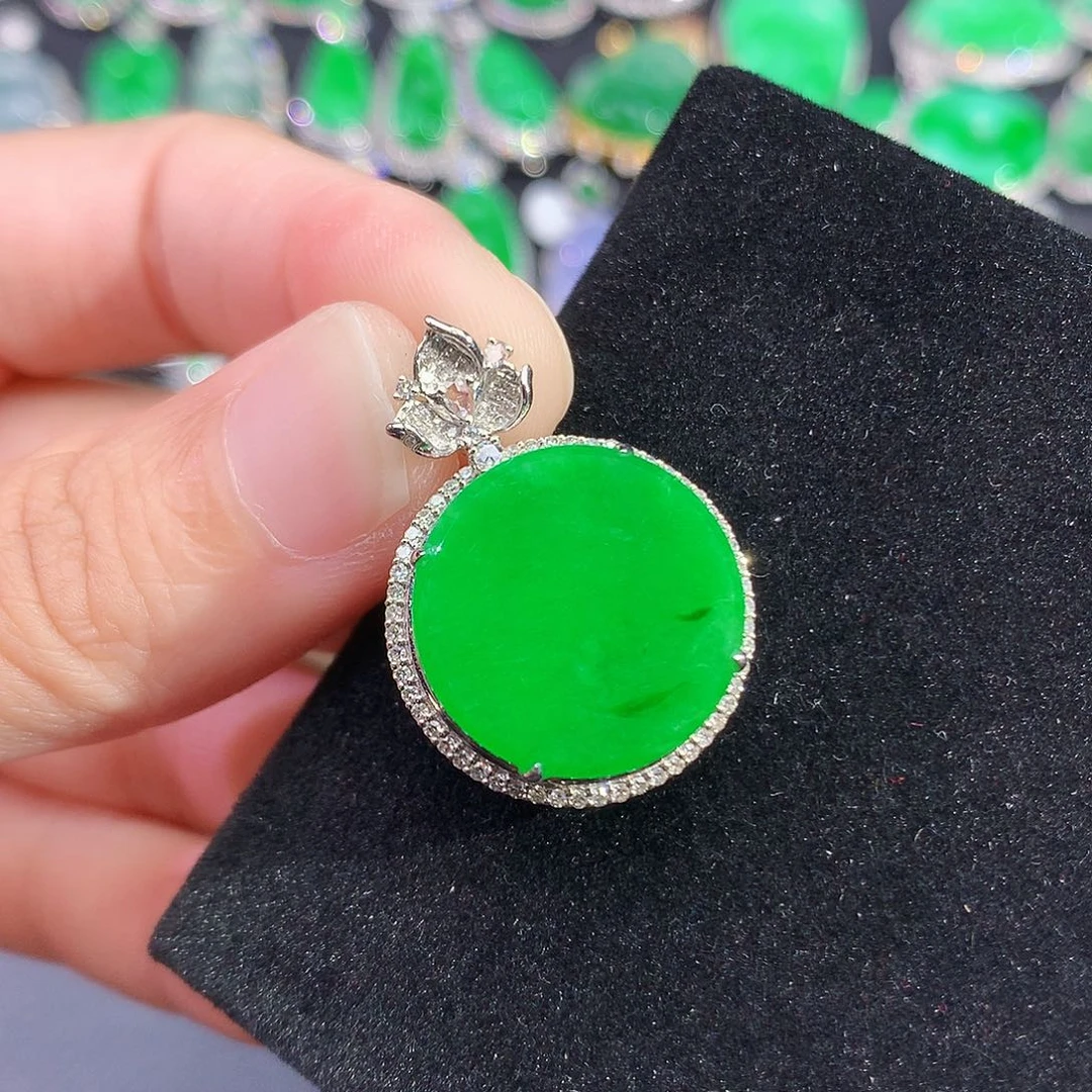 颈饰18K金镶嵌翡翠