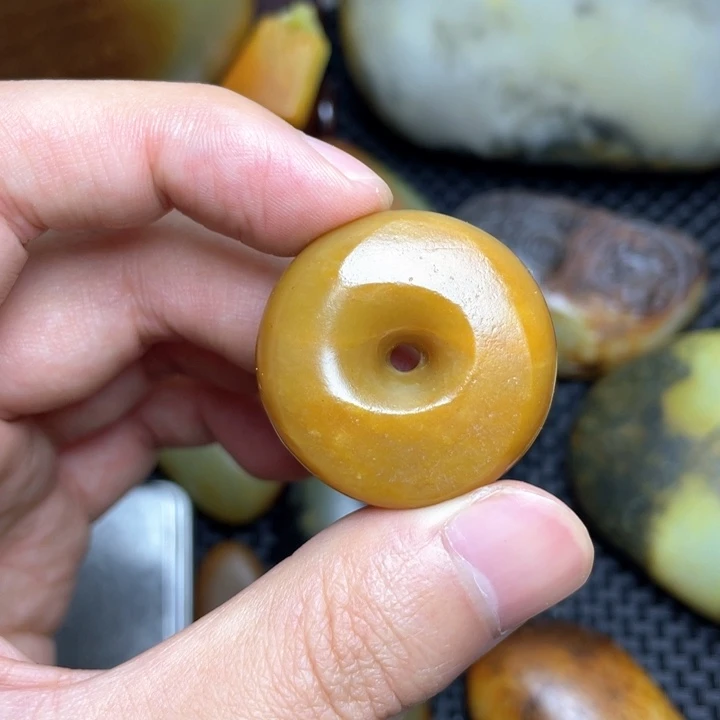 未镶嵌和田玉挂件《****兄