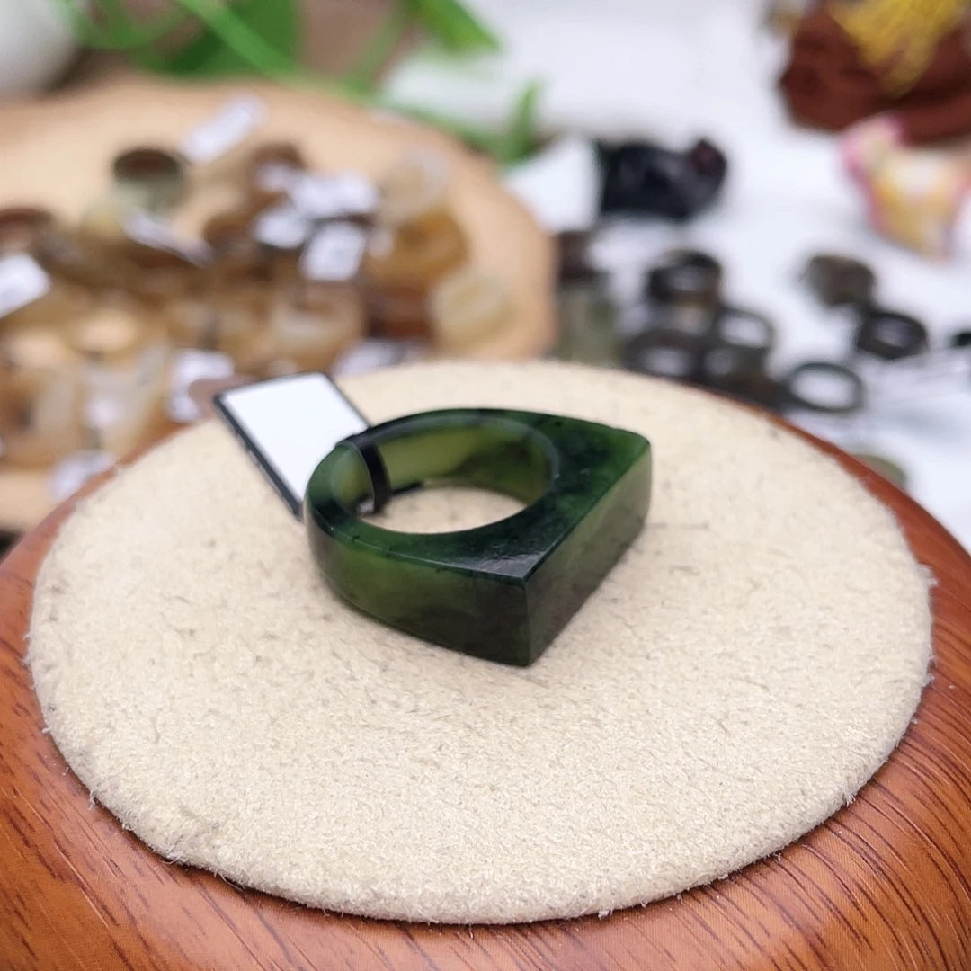 未镶嵌戒指和田玉（糖玉）c95青花马鞍18.4不退货有刮痕