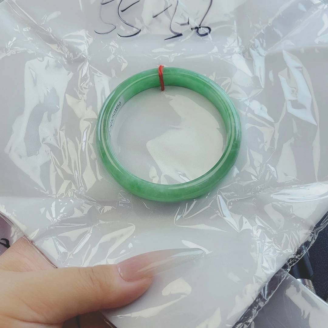 翡翠手镯未镶嵌微包容203