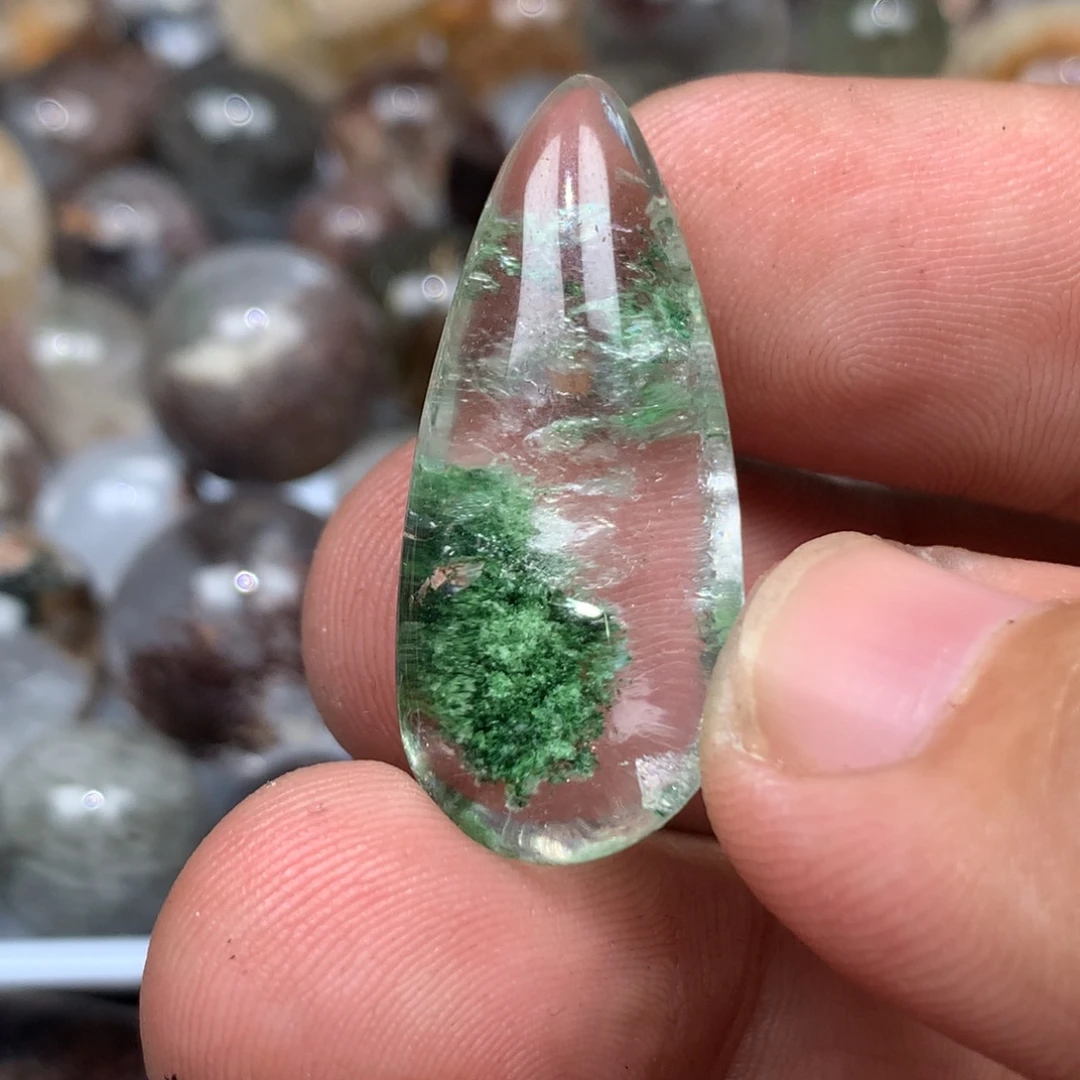 浪***、水晶未镶嵌颈饰水晶
