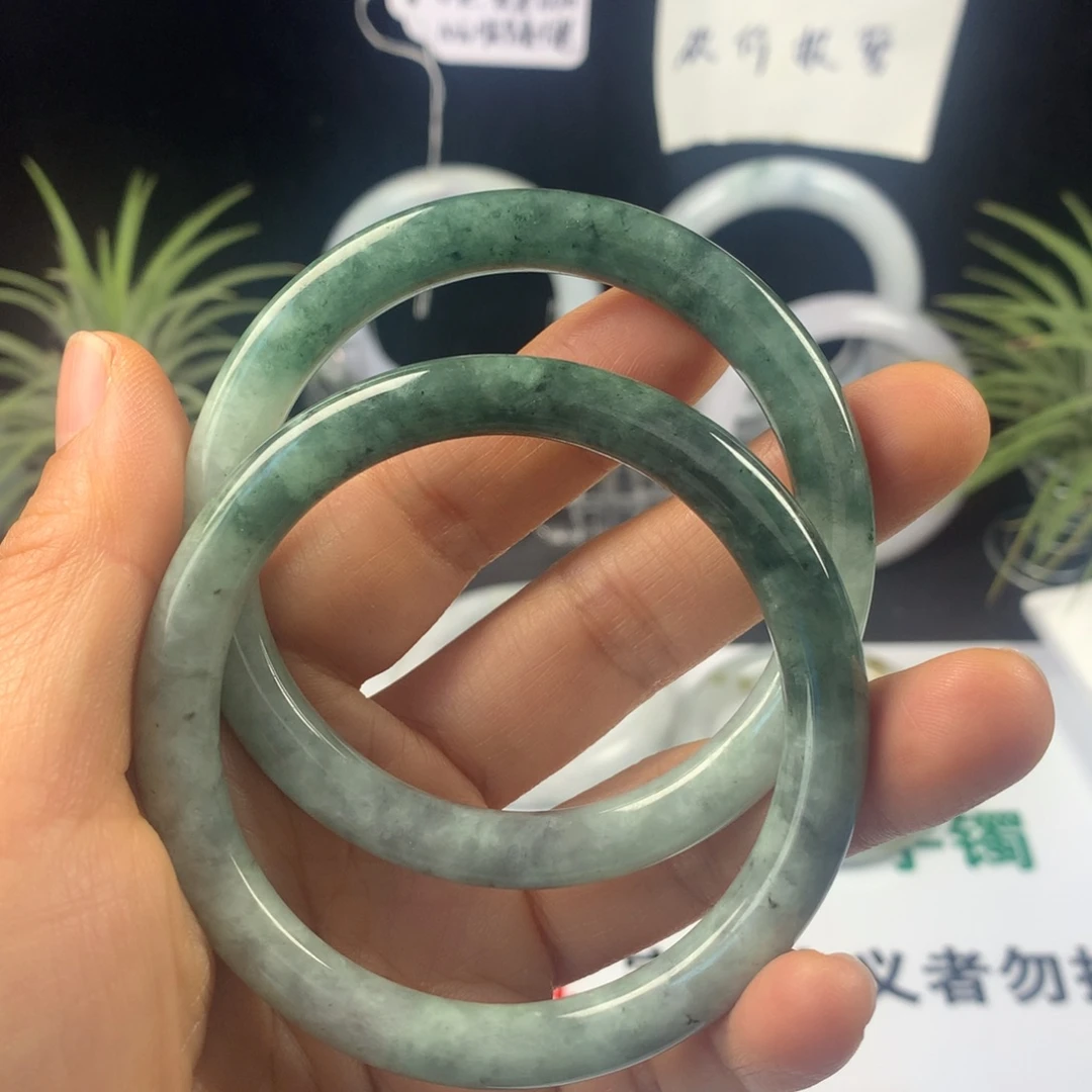 宝***哥翡翠未镶嵌手镯11号