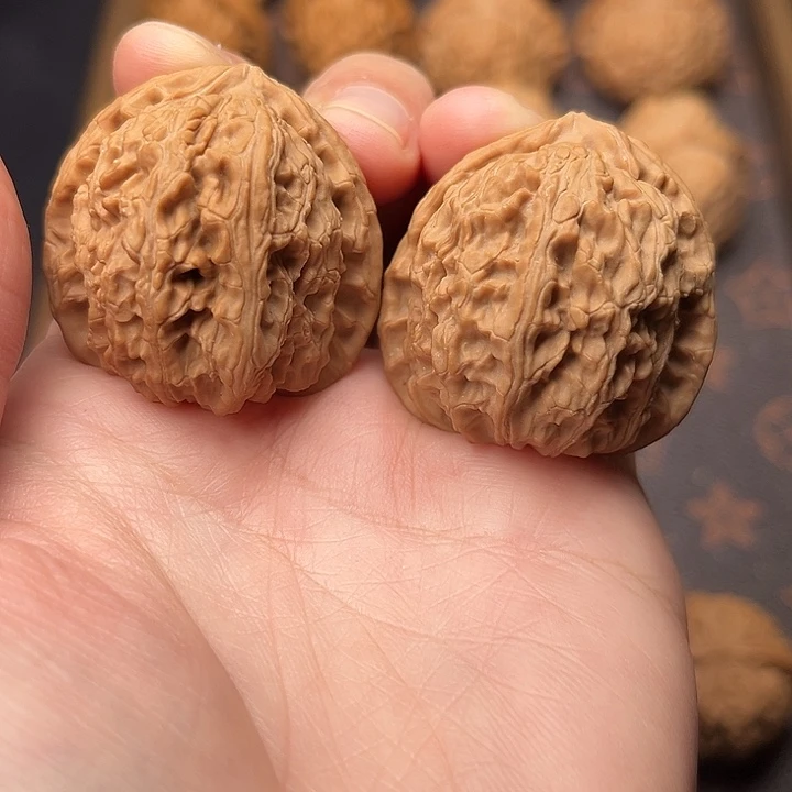 把件文玩核桃山地原桩三角白