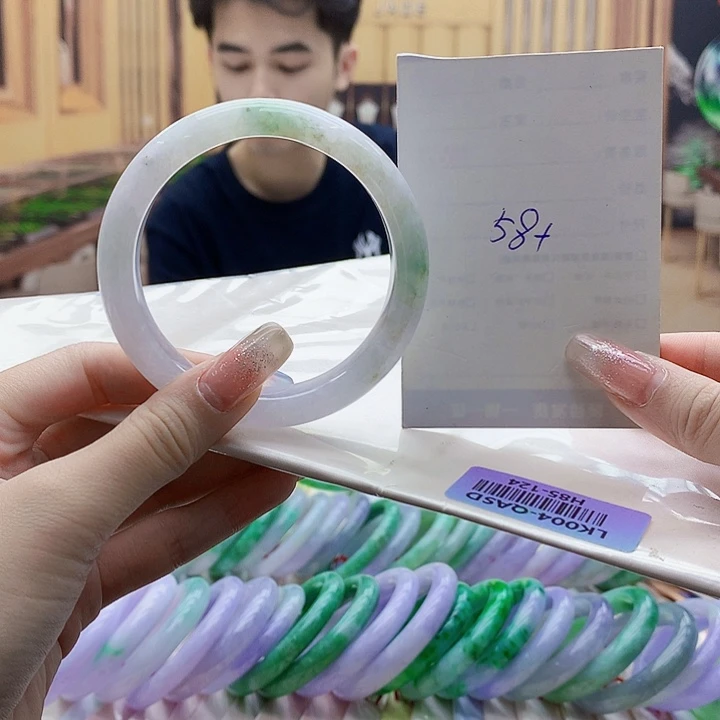 翡翠手镯未镶嵌The most important
