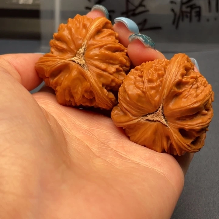 沧***y文玩核桃吊坠白狮子