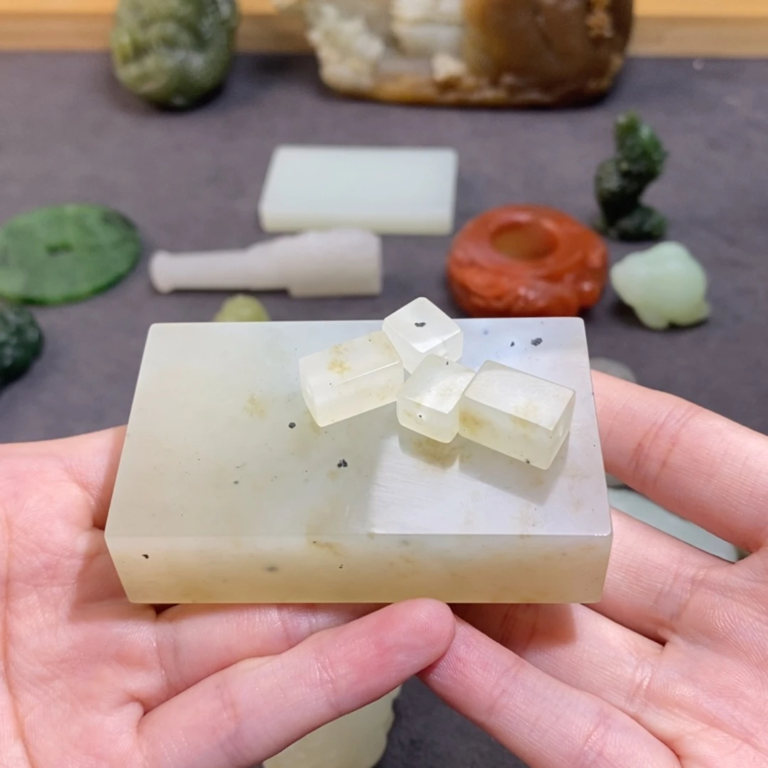 退***坑和田玉未镶嵌颈饰