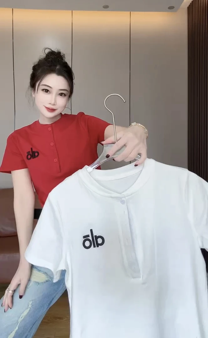 2025辣妹风纯色纽扣字母短袖t恤女夏修身套头打底衫时尚百搭上衣
