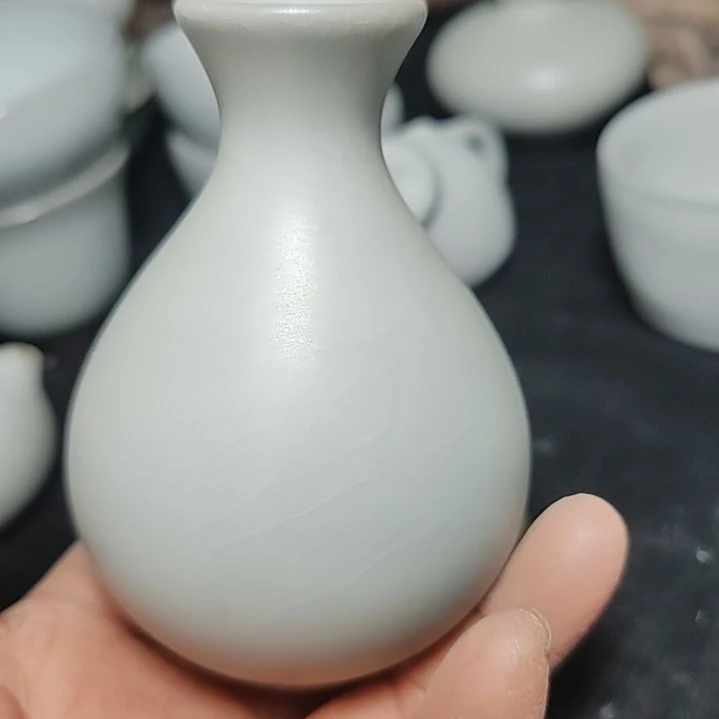 官瓷天青釉小花瓶