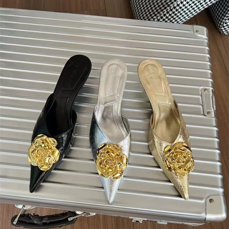 2025春季新款女鞋时尚欧美风金属山茶花尖头细跟高跟包头半拖鞋女