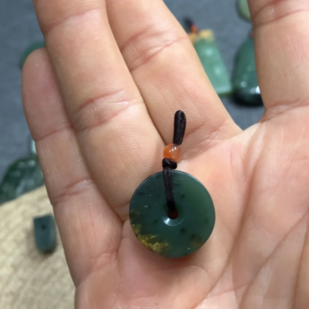 【闪购商品】颈饰未镶嵌岫岩河磨玉（透闪石质玉）