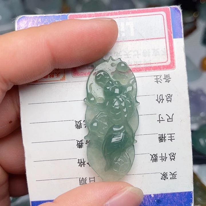 翡翠颈饰未镶嵌野*:金鱼