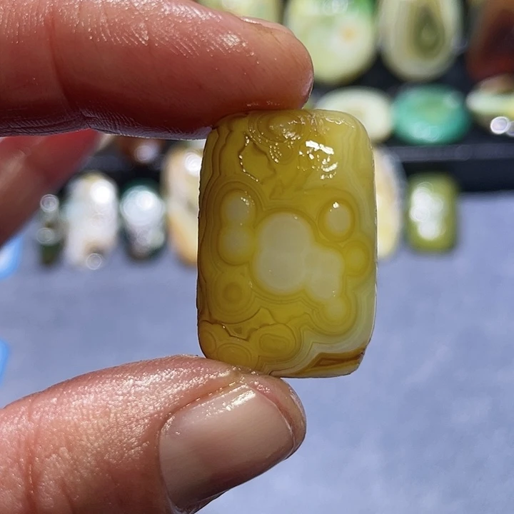 玛瑙/玉髓未镶嵌珠宝奇石