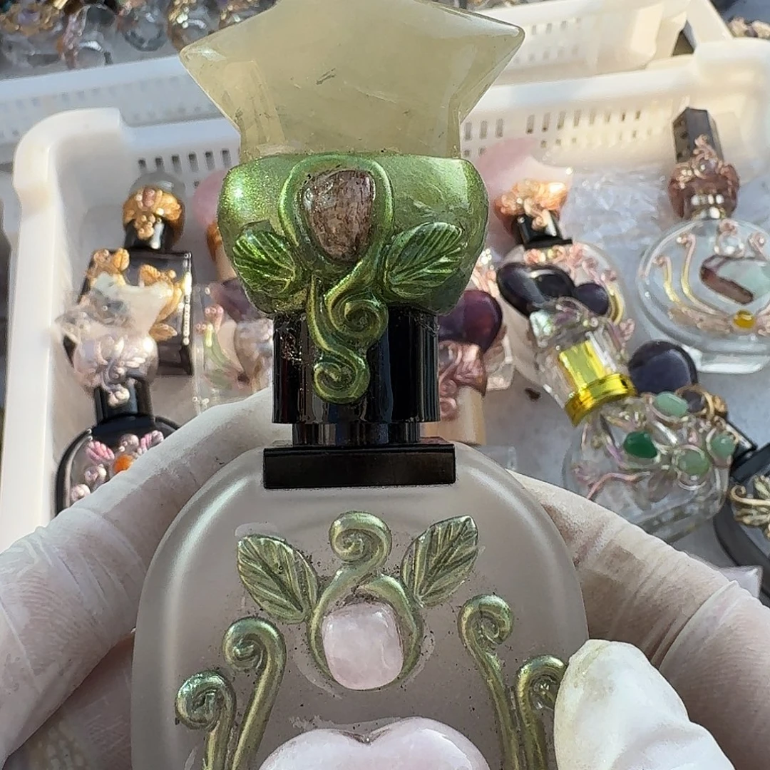 若***心颈饰未镶嵌烟晶黄