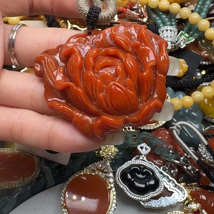 宝***铛翡翠未镶嵌颈饰翡翠