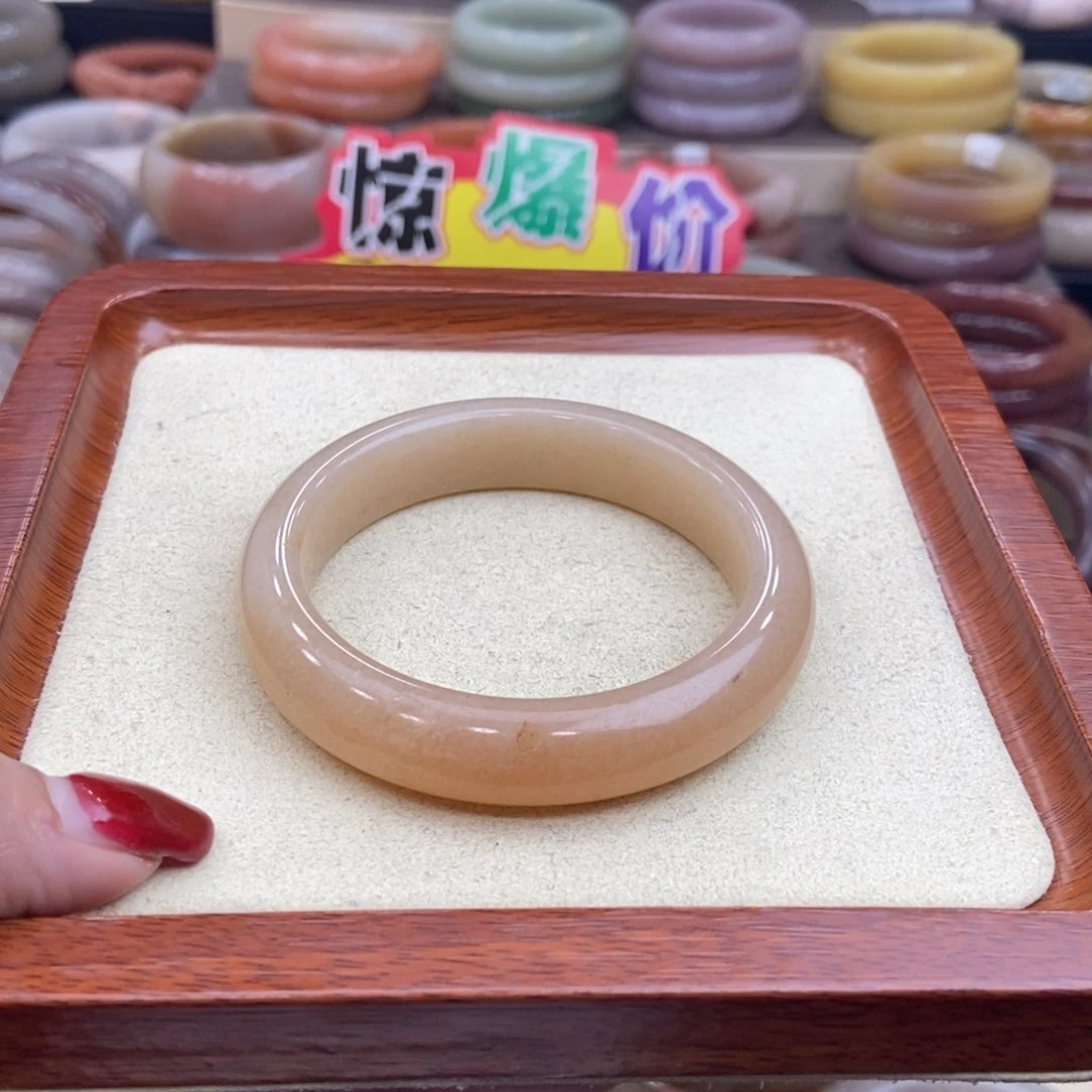 石英质玉手镯未镶嵌