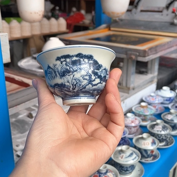 见**朴青花釉中彩中杯子哈